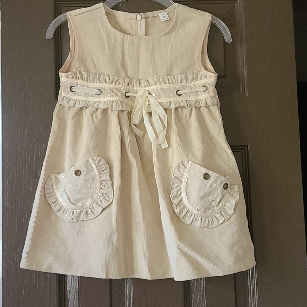Beautiful dress for little girl. Size 6